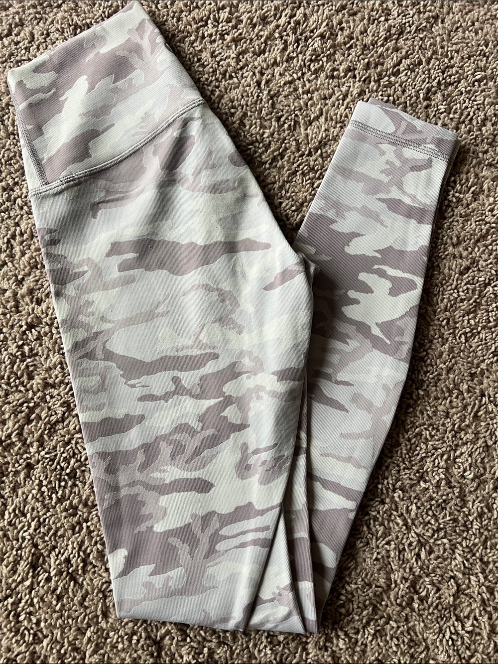 Lululemon Wunder Under Leggings in Lavender Size 4